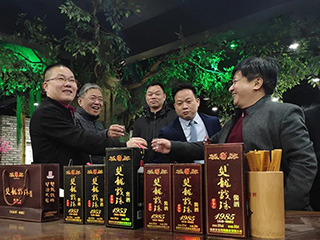 成功召開(kāi)！福建省酒業(yè)協(xié)會(huì )2021年第一次會(huì )長(cháng)辦公會(huì )議落戶(hù)雙龍戲珠酒業(yè)