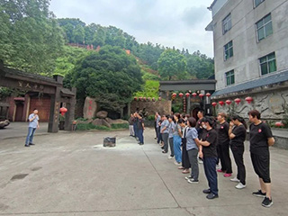 福建雙龍戲珠酒業(yè)有限公司開(kāi)展消防演練、有限空間應急預案演練及安全生產(chǎn)培訓